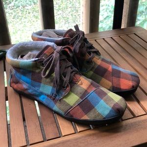 TOMS lace up sneakers